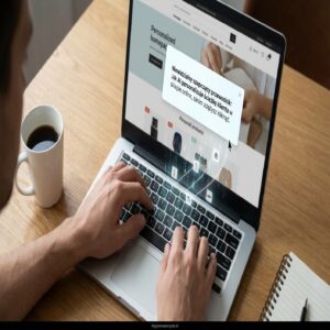 Mężczyzna pracuje na laptopie, na ekranie widać stronę internetową i okno pop-up.